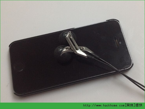 iphone6搭配耳塞_接线图分享 作为苹果手机,如果是行货的话,本身的耳机素质还是相当不错的,如果再想提高一下耳机音质的话,怎么选取比较好呢?网侠小编就来分享一下果粉的耳机选择心得: 对iPhone比较了解的果粉应该知道4代以后苹果的芯片都是向德州Cirrus Logic公司定制的,具体的说应该是CS35L系列的Class D放大芯片,这家厂商在音频领域是极为牛逼的存在,从指标来看,无论是噪声水平、动态范围还是谐波失真,iPhone在手机里都获得了不错的测试结果,和千元档次的HiFi播放器比,并没有明显处于下风。 iPhone的音色总体是